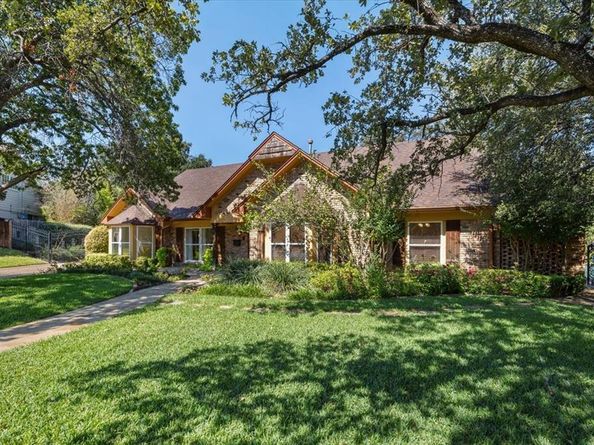 4400  Summercrest Court , Fort Worth Texas 76109