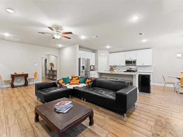 3305  Avenue J  , Fort Worth Texas 76105