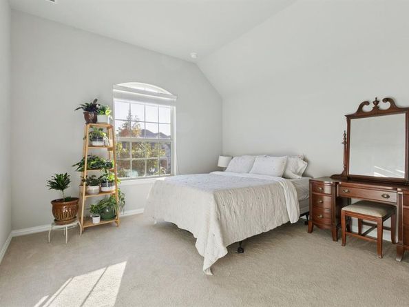 807  Dove Trail , Euless Texas 76039