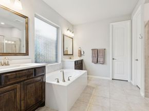 807  Dove Trail , Euless Texas 76039