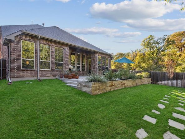 807  Dove Trail , Euless Texas 76039