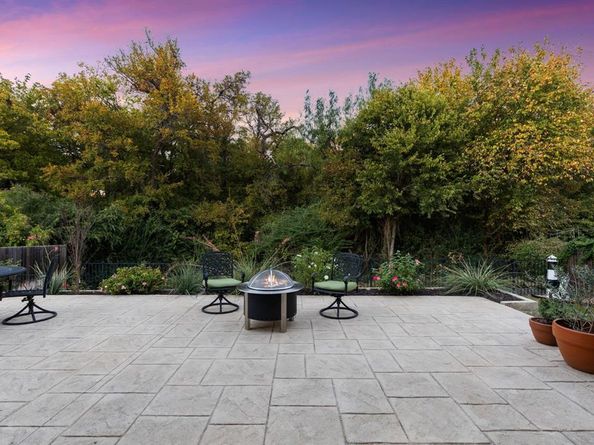 807  Dove Trail , Euless Texas 76039