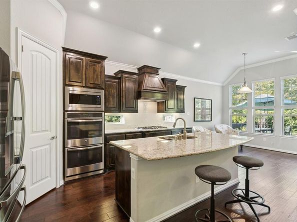 807  Dove Trail , Euless Texas 76039