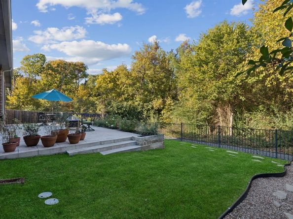 807  Dove Trail , Euless Texas 76039