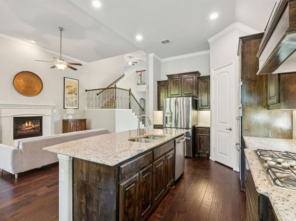 807  Dove Trail , Euless Texas 76039