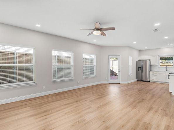 2906  Roxboro Road , Euless Texas 76039