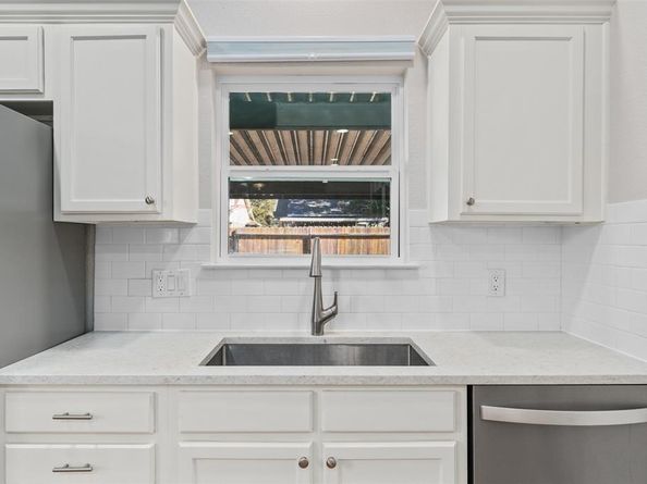 2906  Roxboro Road , Euless Texas 76039