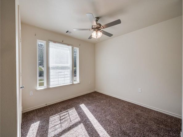 913 E Davis Avenue , Fort Worth Texas 76104