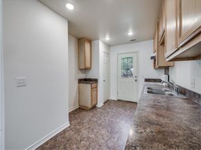 913 E Davis Avenue , Fort Worth Texas 76104