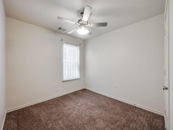 913 E Davis Avenue , Fort Worth Texas 76104