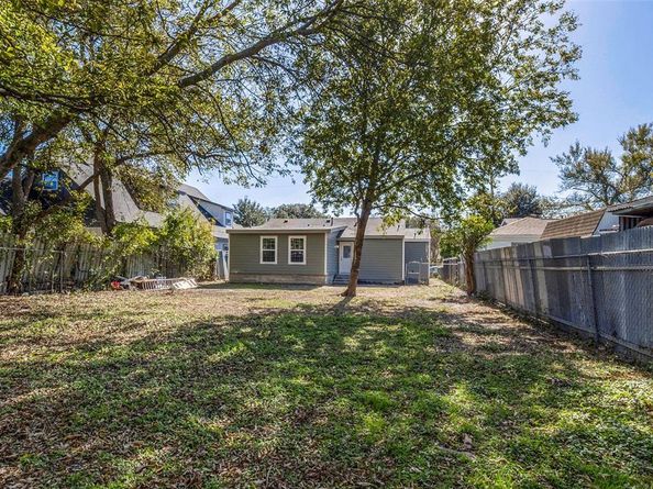 7121  Toland Street , Dallas Texas 75227