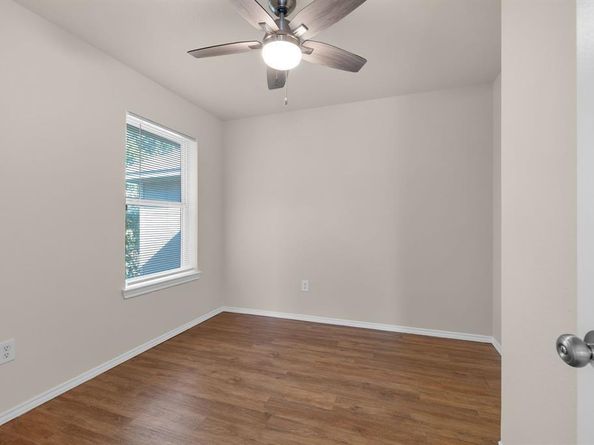 1205 E Powell Avenue , Fort Worth Texas 76104