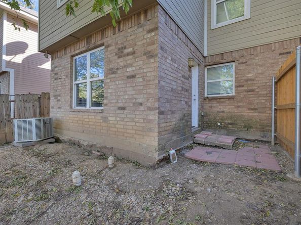 1205 E Powell Avenue , Fort Worth Texas 76104