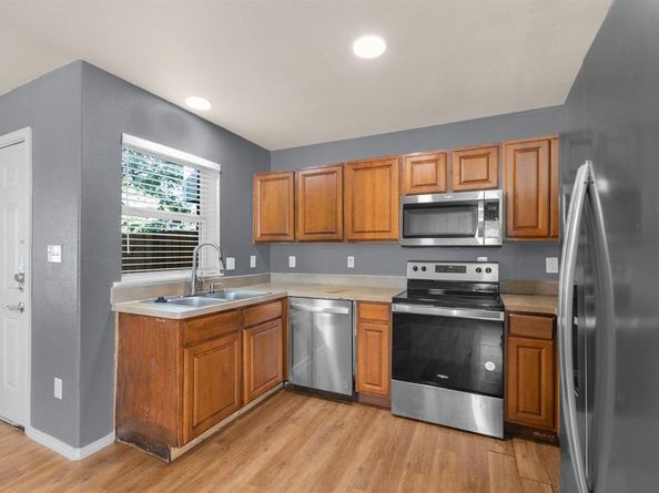 1205 E Powell Avenue , Fort Worth Texas 76104