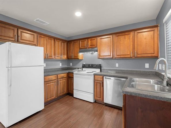 1205 E Powell Avenue , Fort Worth Texas 76104