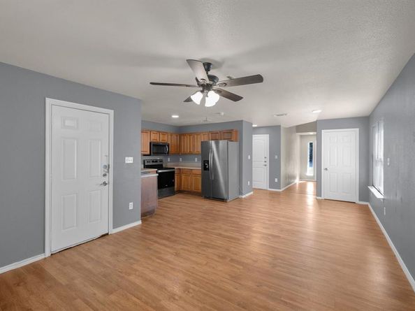 1205 E Powell Avenue , Fort Worth Texas 76104