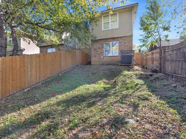 1205 E Powell Avenue , Fort Worth Texas 76104