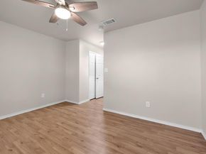 1205 E Powell Avenue , Fort Worth Texas 76104