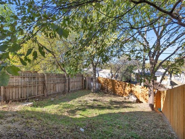 1205 E Powell Avenue , Fort Worth Texas 76104