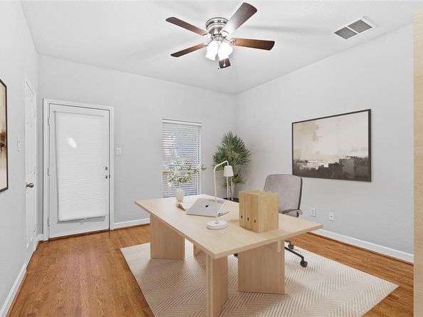 907  City Side Lane , Dallas Texas 75201