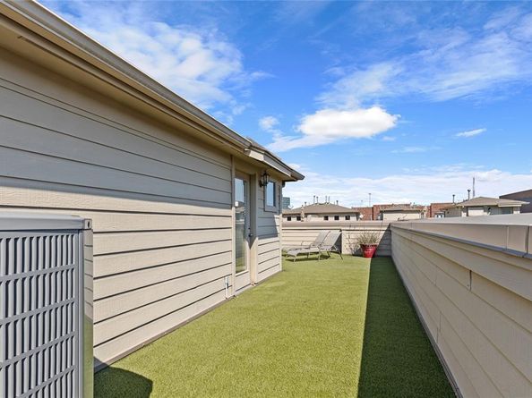 907  City Side Lane , Dallas Texas 75201