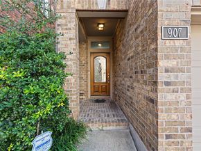 907  City Side Lane , Dallas Texas 75201