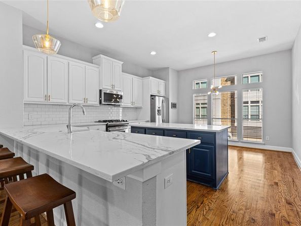 907  City Side Lane , Dallas Texas 75201