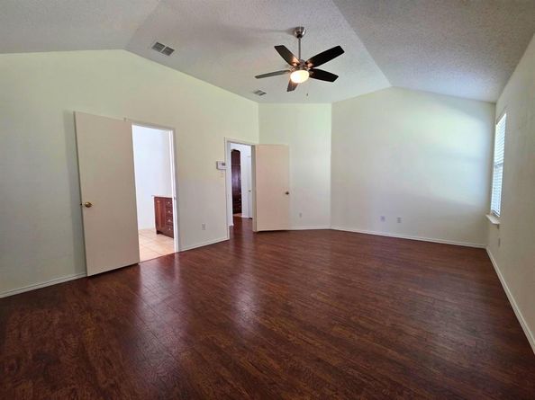 304 E Clover Park Drive , Fort Worth Texas 76140