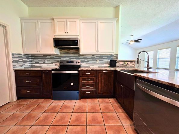 304 E Clover Park Drive , Fort Worth Texas 76140