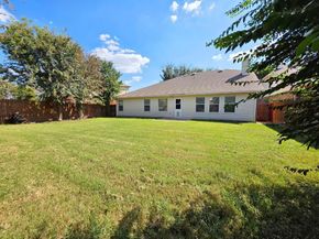 304 E Clover Park Drive , Fort Worth Texas 76140