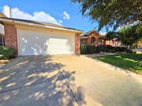 304 E Clover Park Drive , Fort Worth Texas 76140