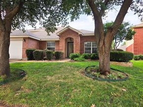 304 E Clover Park Drive , Fort Worth Texas 76140