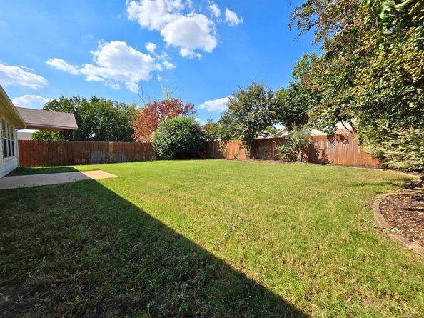 304 E Clover Park Drive , Fort Worth Texas 76140