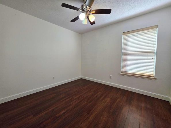 304 E Clover Park Drive , Fort Worth Texas 76140