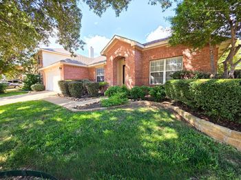 304 E Clover Park Drive 