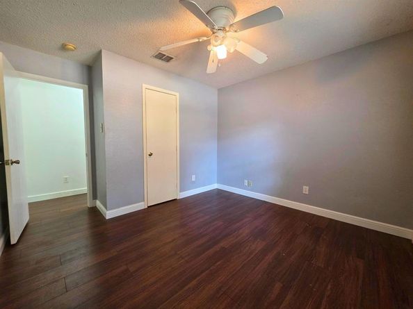 304 E Clover Park Drive , Fort Worth Texas 76140
