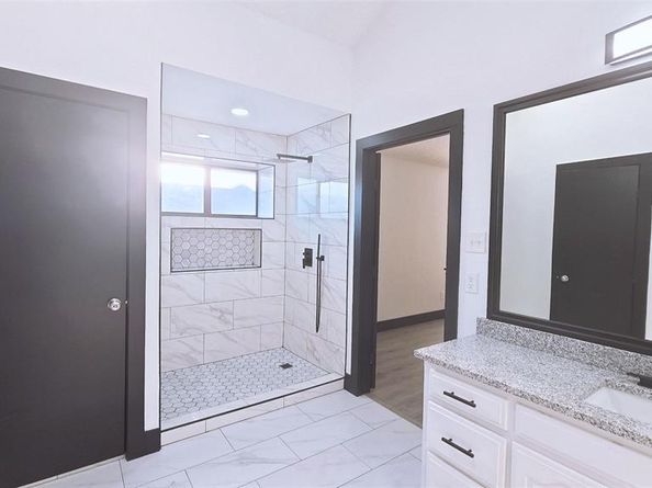 1933  Oakbluff Drive , Carrollton Texas 75007