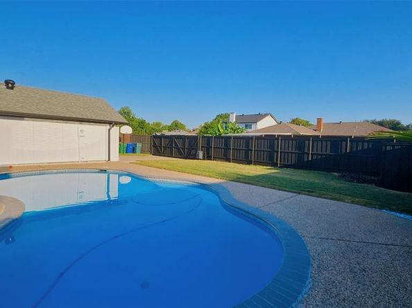 1933  Oakbluff Drive , Carrollton Texas 75007