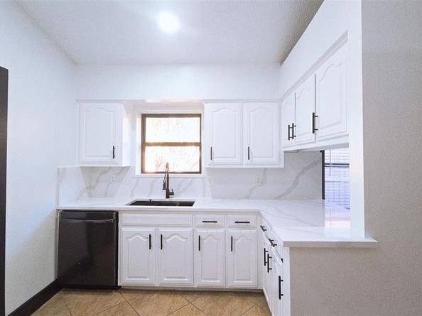 1933  Oakbluff Drive , Carrollton Texas 75007