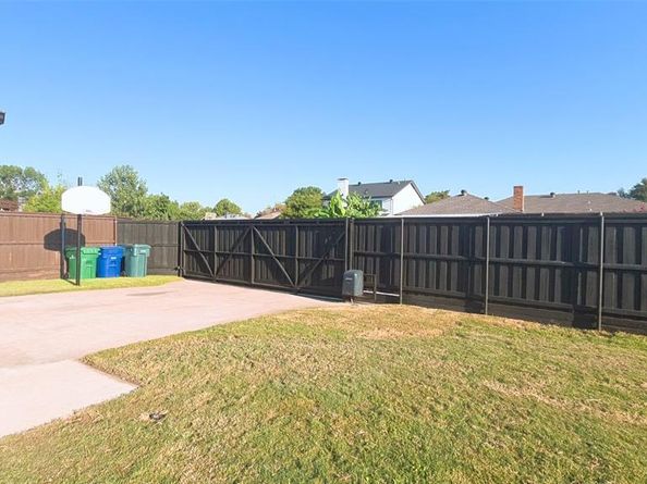 1933  Oakbluff Drive , Carrollton Texas 75007