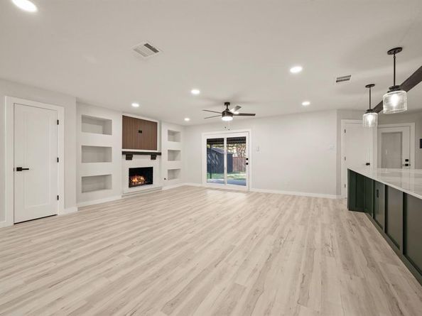 6211  Symphony Lane , Dallas Texas 75227