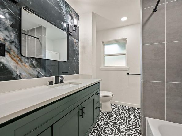 6211  Symphony Lane , Dallas Texas 75227