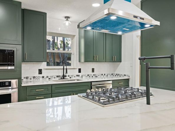 6211  Symphony Lane , Dallas Texas 75227