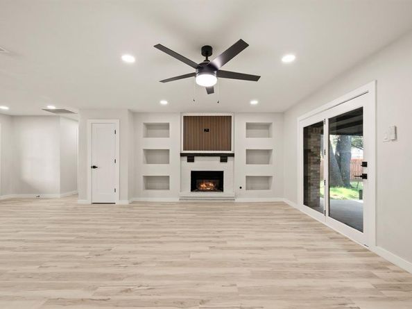 6211  Symphony Lane , Dallas Texas 75227