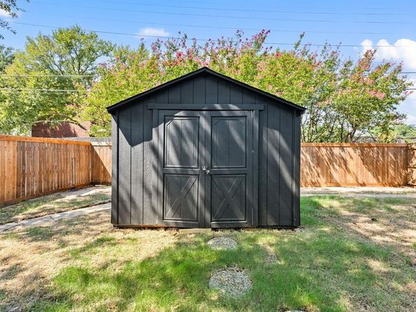 6211  Symphony Lane , Dallas Texas 75227