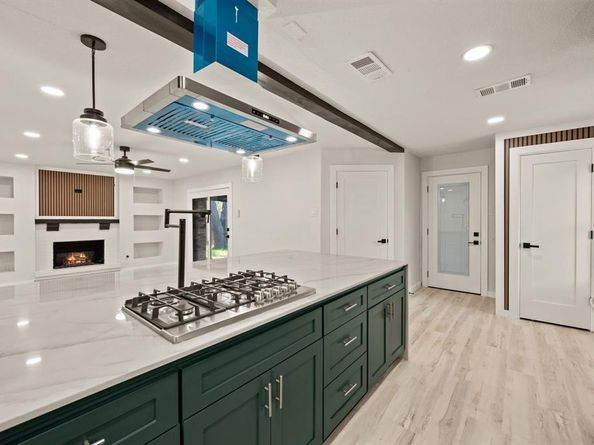 6211  Symphony Lane , Dallas Texas 75227