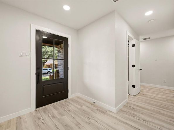 6211  Symphony Lane , Dallas Texas 75227