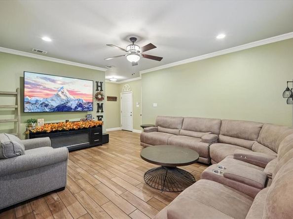 9917  Oakwood Drive , Dallas Texas 75217