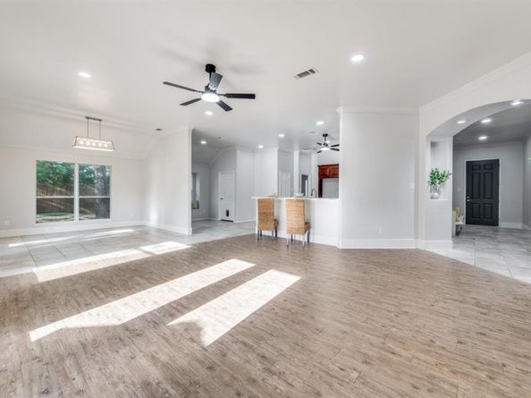 204  Pembrook Street , Lake Dallas Texas 75065