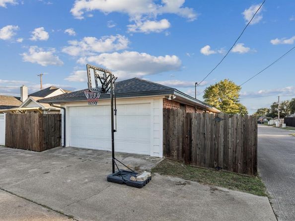 705  Greenridge Drive , Arlington Texas 76017